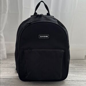 Dakine ESSENTIALS BACKPACK MINI 7L - BLACK